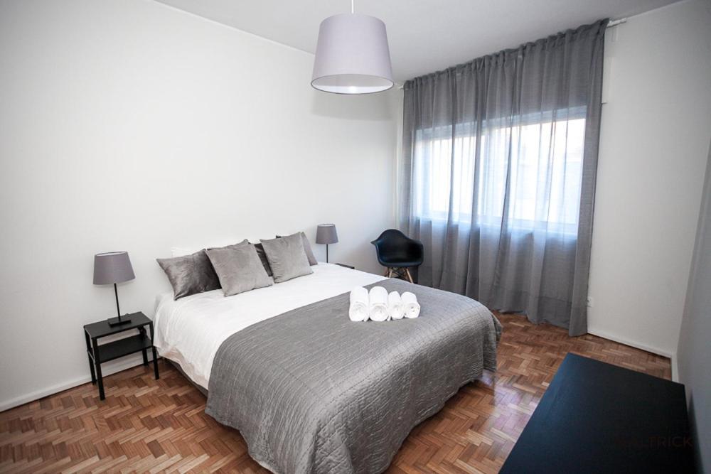 Downtown 3 Bedroom With Balcony - Quiet Street - Family Friendly - Groups Porto Exterior foto