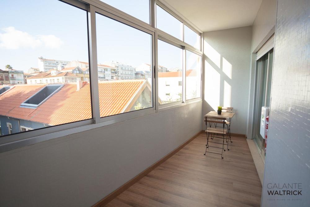 Downtown 3 Bedroom With Balcony - Quiet Street - Family Friendly - Groups Porto Exterior foto