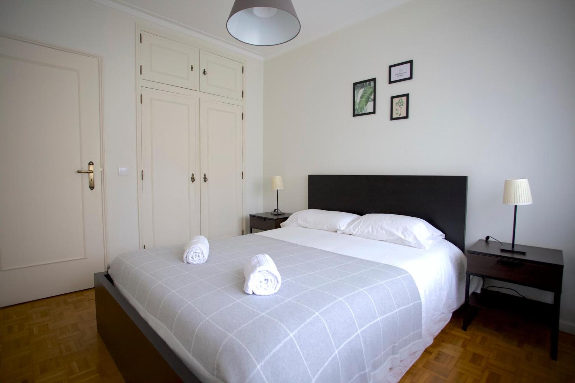 Downtown 3 Bedroom With Balcony - Quiet Street - Family Friendly - Groups Porto Exterior foto