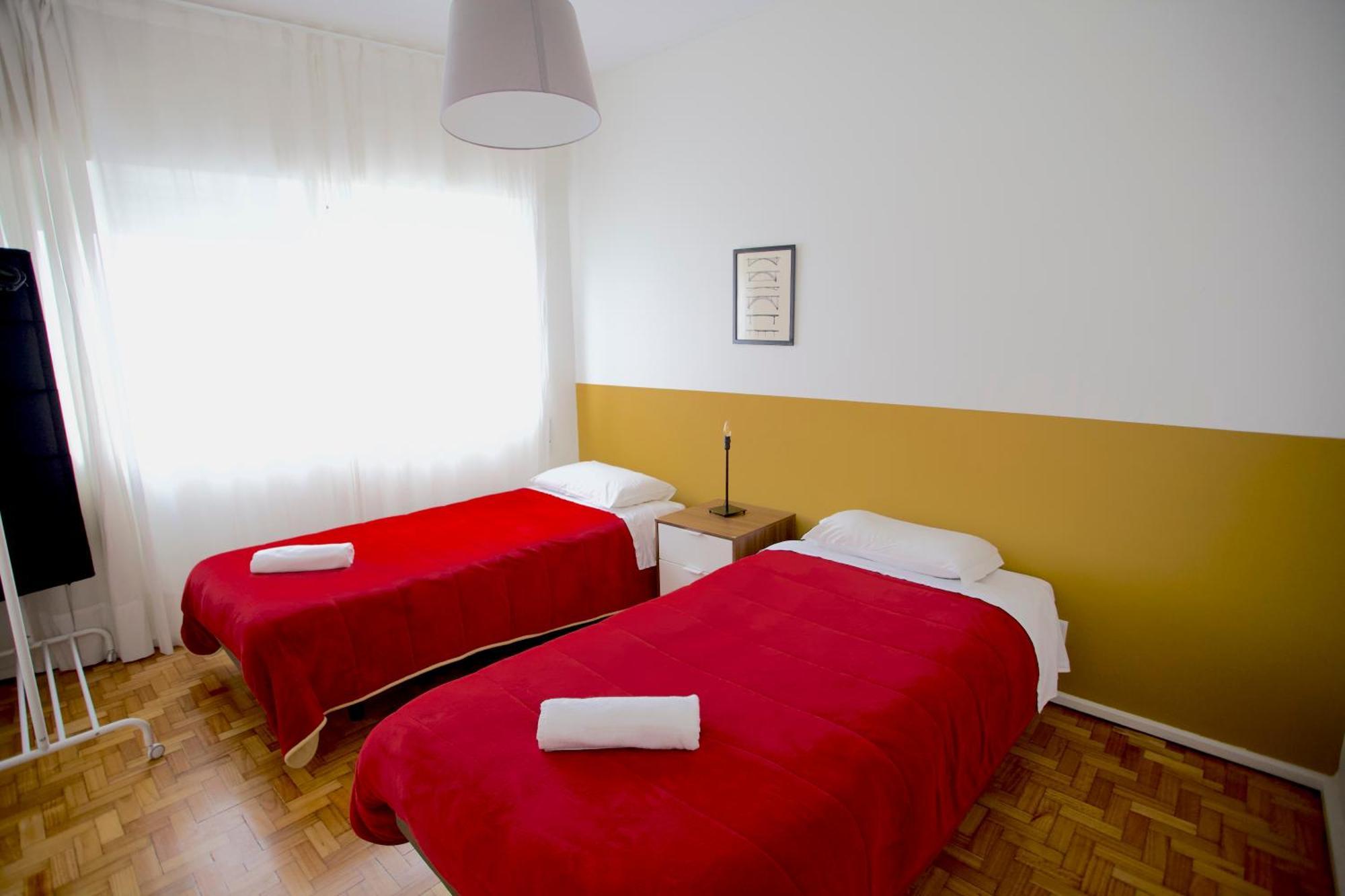Downtown 3 Bedroom With Balcony - Quiet Street - Family Friendly - Groups Porto Exterior foto